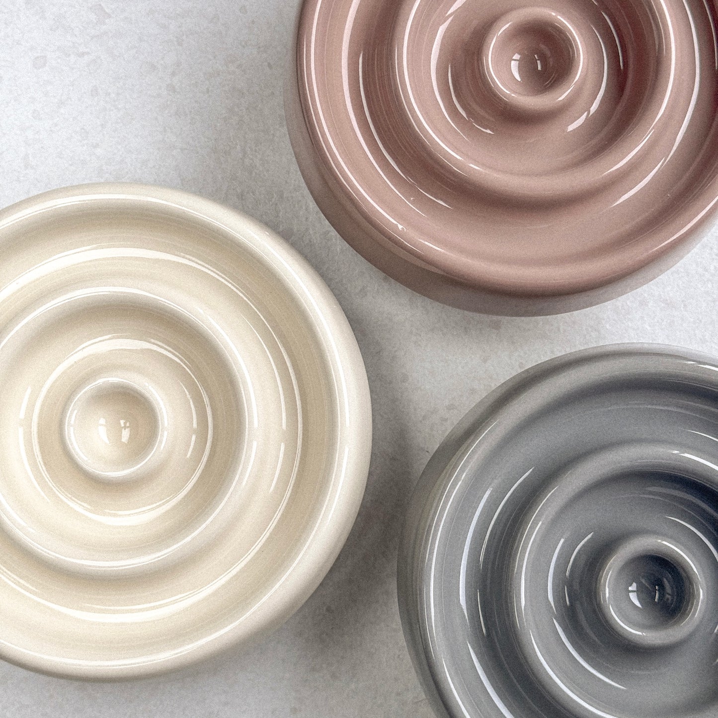 Verhoogde Spiraal Slow Feeder