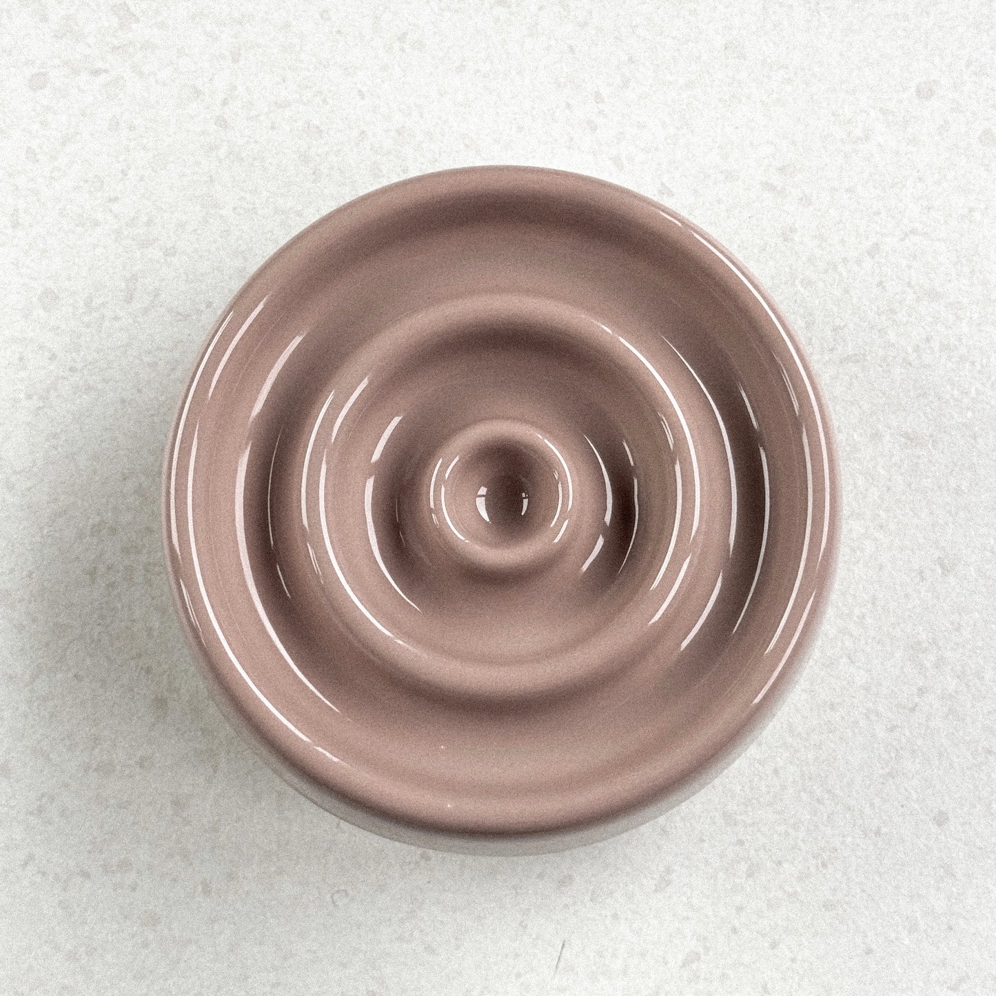 Verhoogde Spiraal Slow Feeder