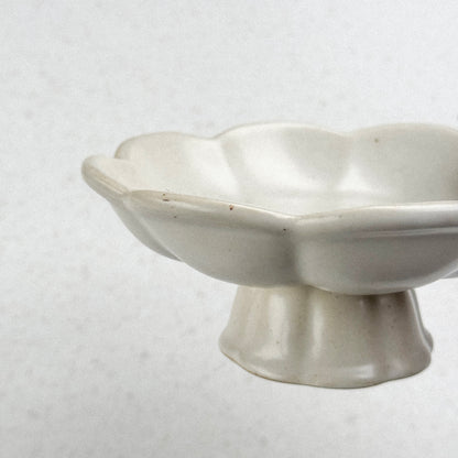 Verhoogde voerbak met bloemenrand