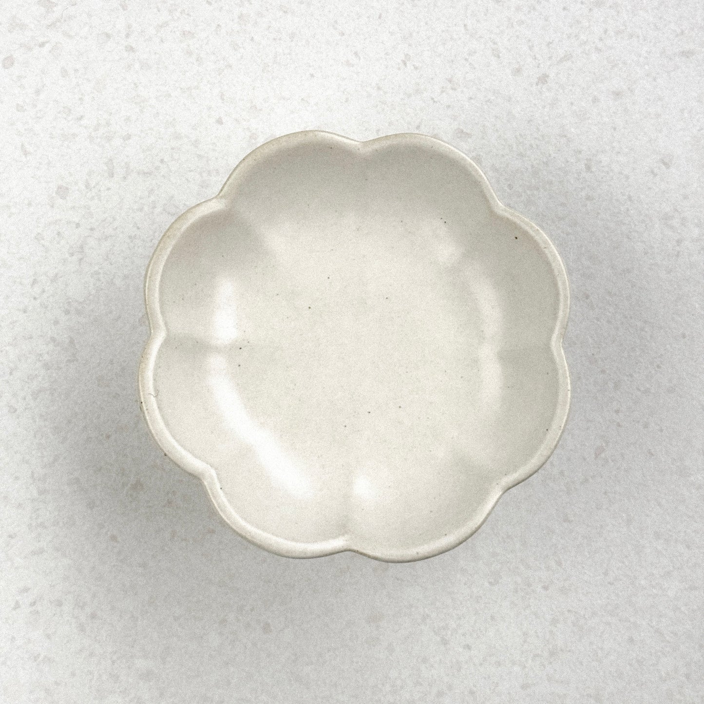 Verhoogde voerbak met bloemenrand