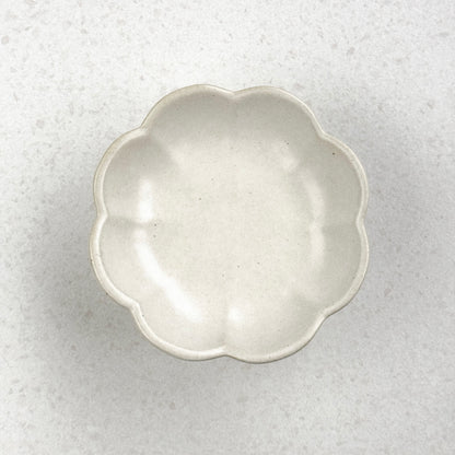 Verhoogde voerbak met bloemenrand