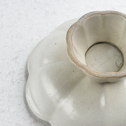 Verhoogde voerbak met bloemenrand