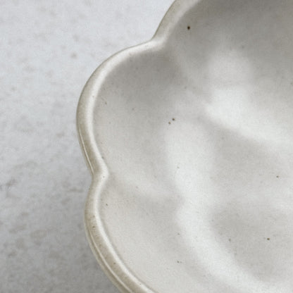 Verhoogde voerbak met bloemenrand