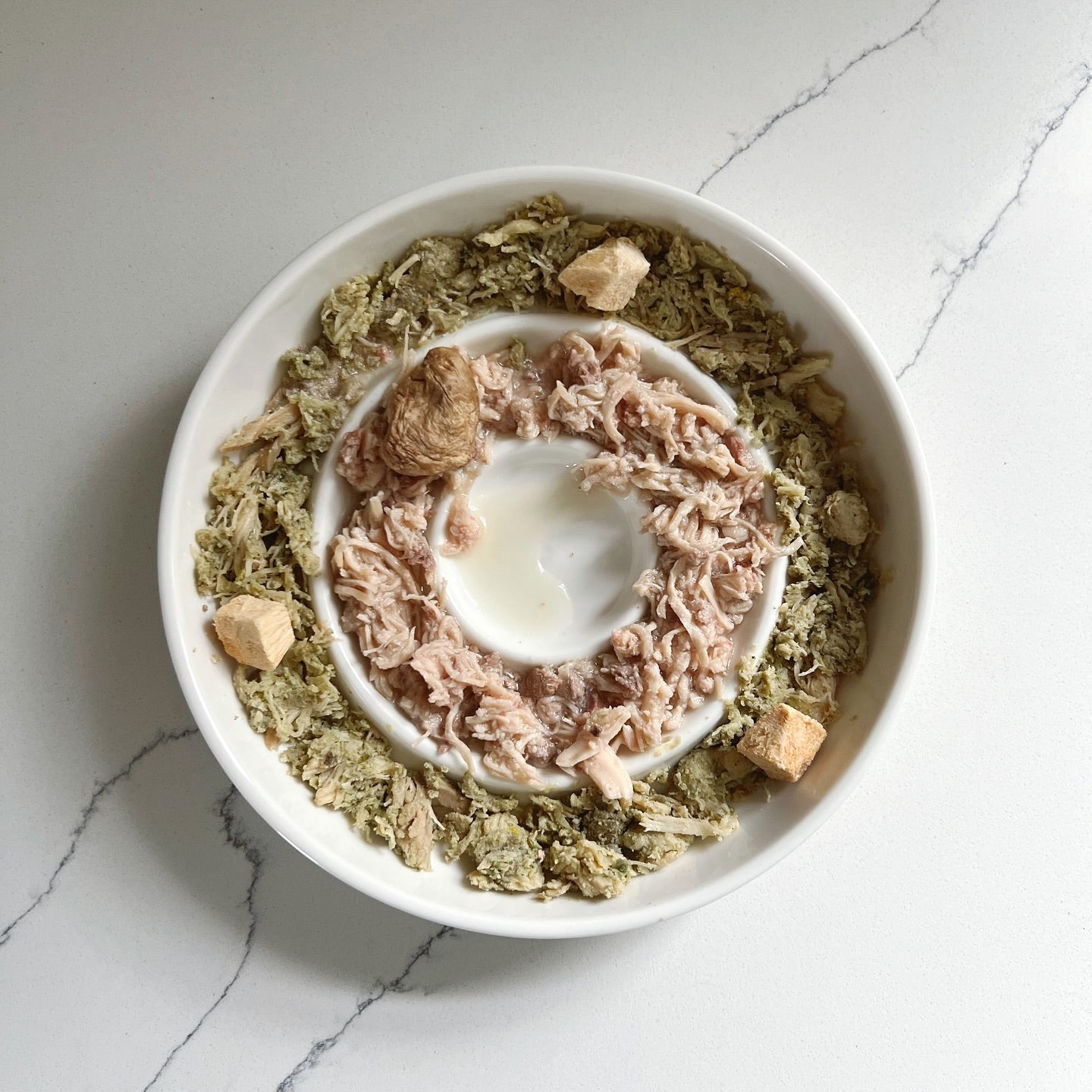 Verhoogde Spiraal Slow Feeder